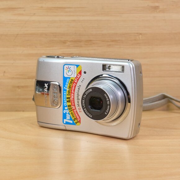Vintage Pentax Optio M20 7 MP Digital Camera, with 3x Optical Zoom - Picture 1 of 7